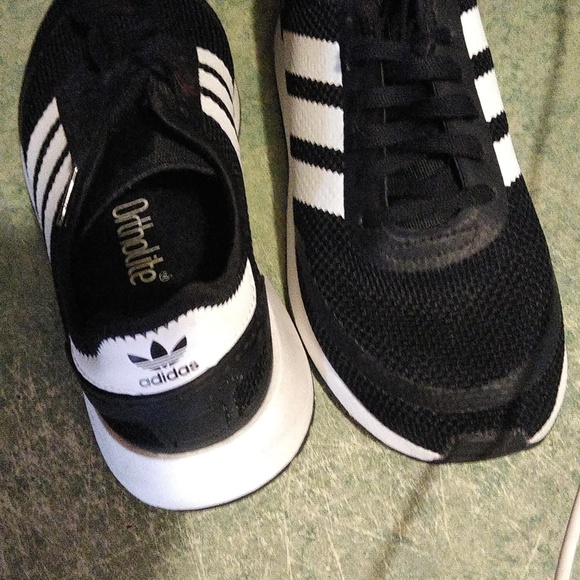 Adidas women shoe - Picture 2 of 2